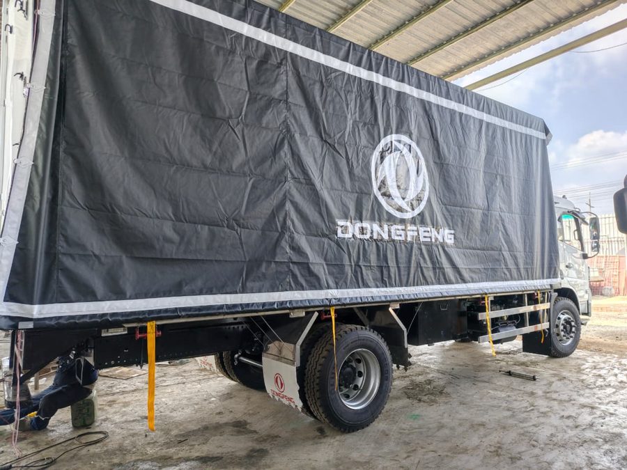 Furgón Dongfeng para transporte de balanceado
