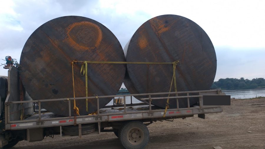 Transporte de planchas metálicas industriales