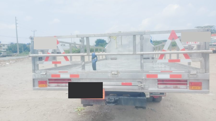 Vista trasera de plataforma para bines